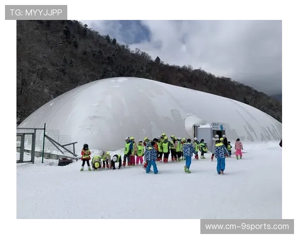 冰雪运动俱乐部推动少儿滑雪分级教学与家长课堂，冰雪运动课程